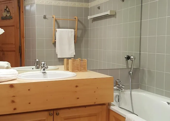 Appartement Spacieux 3 Chambres, Skis Aux Pieds Avec Parking Et Wifi - Fr-1-575-24